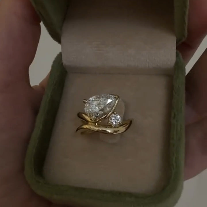 1.5Ctw Elegant pear-shaped and round-cut double sapphire streamlined engagement ring-JEWELBUYS