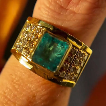 2.56Ctw Eye-Catching Green Sapphire Ring-JEWELBUYS