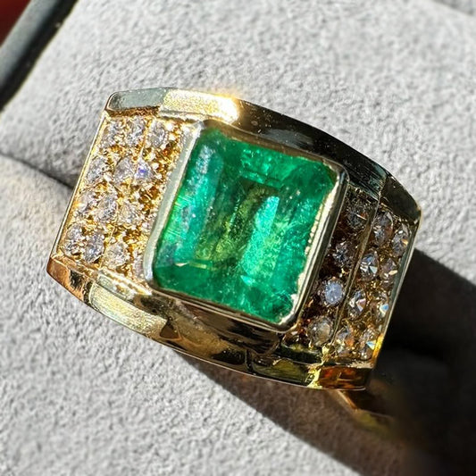 2.56Ctw Eye-Catching Green Sapphire Ring-JEWELBUYS