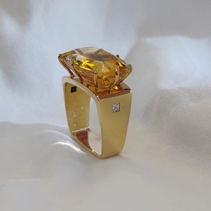 13Ct cushion-cut yellow sapphire ring-JEWELBUYS
