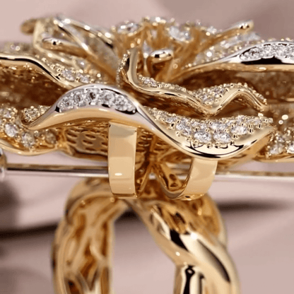 Creative 4ct Round Cut White Sapphire Flower-Shaped Women's Engagement Ring in Gold-JEWELBUYS
