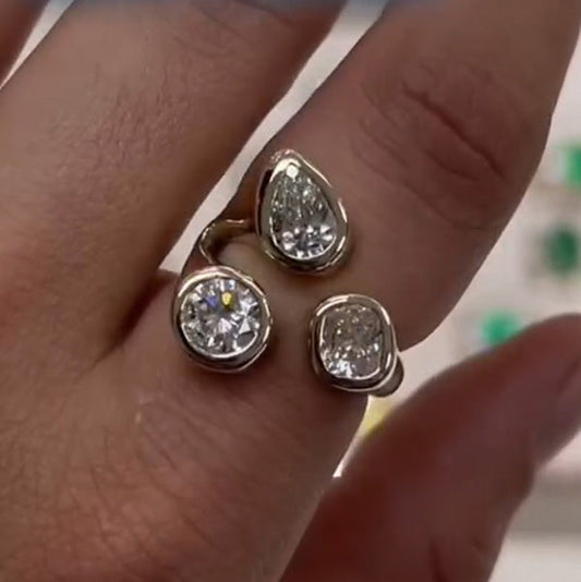 Triangle Arrangement Three Stone Gold Diamond Ring - JEWELBUYS
