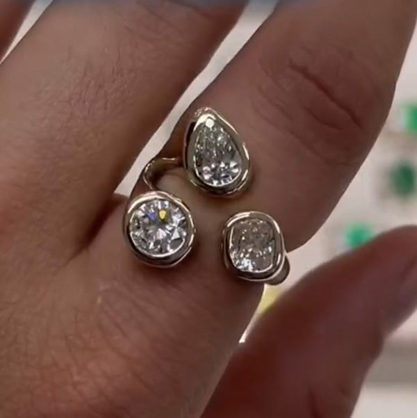 Triangle Arrangement Three Stone Gold Diamond Ring - JEWELBUYS