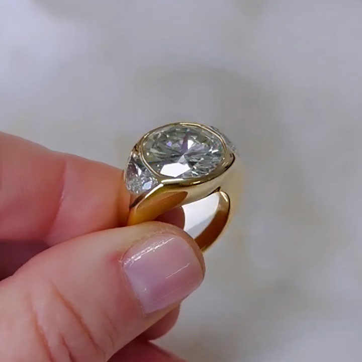 4ct Round Cut Gold Three Stone Engagement Ring - JEWELBUYS