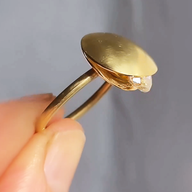 Unique 2 ctw Round Cut White Gemstone Wobbly Shell Ring -JEWELBUYS