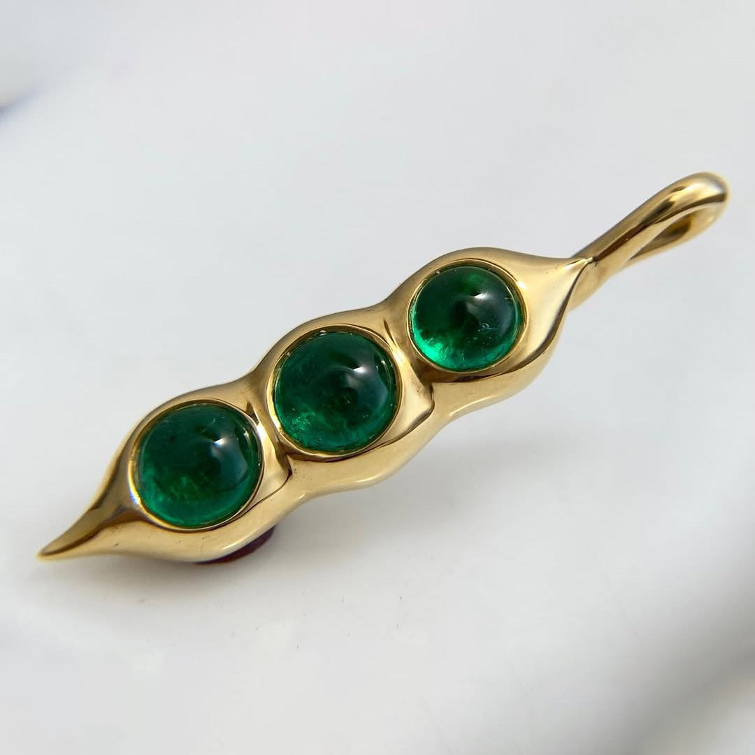 2.0Ctw Emerald Cabochon Gemstone Three-Stone Pendant Necklace-JEWELBUYS