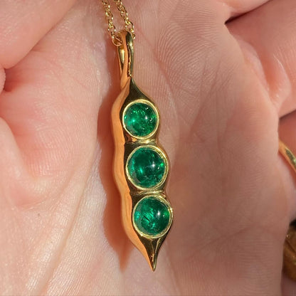 2.0Ctw Emerald Cabochon Gemstone Three-Stone Pendant Necklace-JEWELBUYS