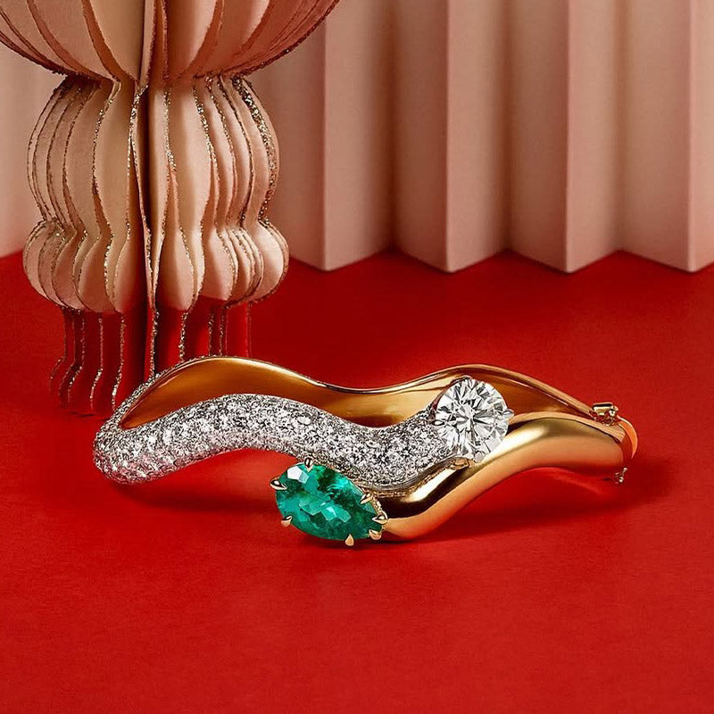 A captivating pear-shaped emerald and classic round double sapphire bracelet ring-JEWELBUYS