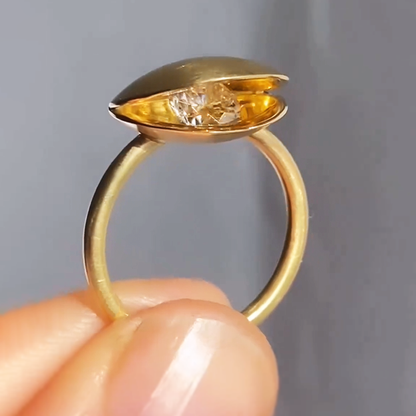 Unique 2 ctw Round Cut White Gemstone Wobbly Shell Ring -JEWELBUYS