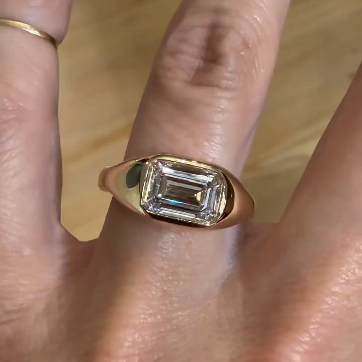2.5Ct Emerald-Cut Sapphire Thick Engagement Ring-JEWELBUYS