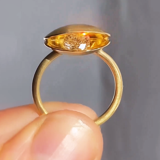 Unique 2 ctw Round Cut White Gemstone Wobbly Shell Ring -JEWELBUYS