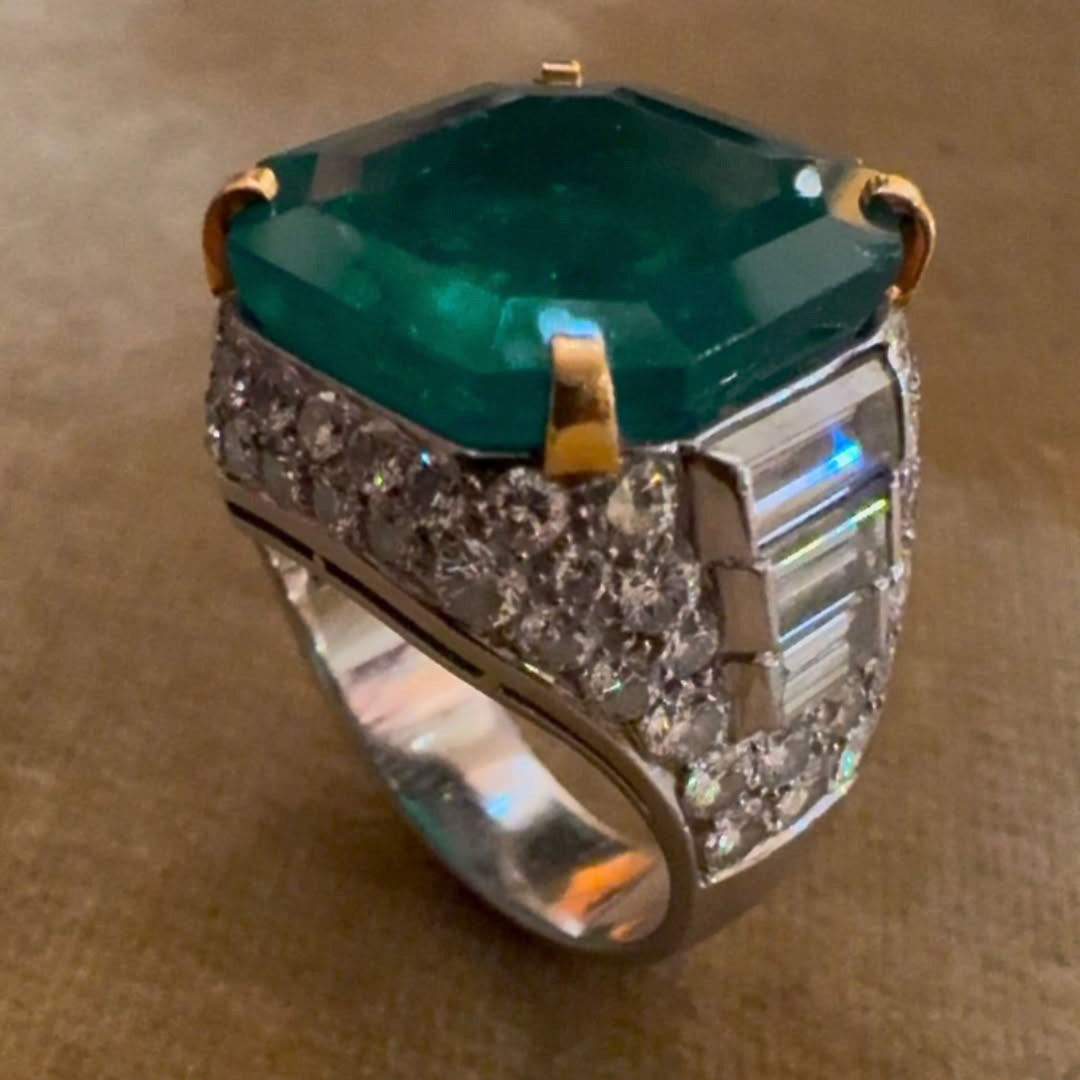 A classic and exquisite ring featuring a dazzling 10.8Ctw emerald and multi-shaped sapphires-JEWELBUYS